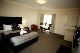 1.Deluxe_Queen_Room