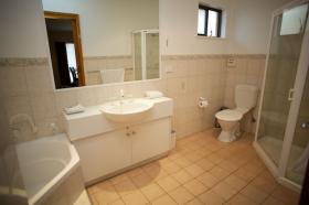 6.Spa_Suite